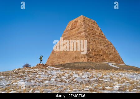 Sherman, WY, USA - 3 décembre 2020 : Ames Monument, une grande pyramide au point le plus élevé du chemin de fer transcontinental terminée en 1860. C'est dedi Banque D'Images