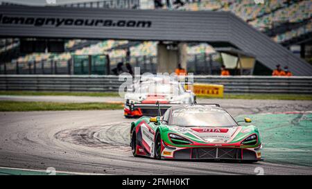 38 Wilkinson Oliver (gbr), Barnicoat Ben (gbr), Jota, McLaren 720 S GT3, action lors de la 2ème partie du Fanatec GT World Challenge Europe 2021 Powered by AWS, du 6 au 9 mai 2021 sur le circuit de Nevers Magny-cours, Magny-cours, France - photo Clément / DPPI Luck Banque D'Images