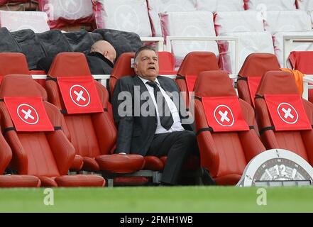 Londres, Angleterre, 9 mai 2021. Sam Allardyce, directeur de West Bromwich Albion, regarde dans le ciel après le deuxième but d'Arsenal lors du match de la Premier League au stade Emirates, à Londres. Le crédit photo devrait se lire: David Klein / Sportimage crédit: Sportimage / Alay Live News Banque D'Images