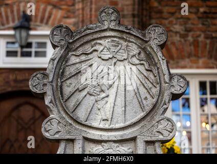 Relief en pierre ornant les entrées des maisons de la rue Mariacka à Gdańsk. Pologne Banque D'Images