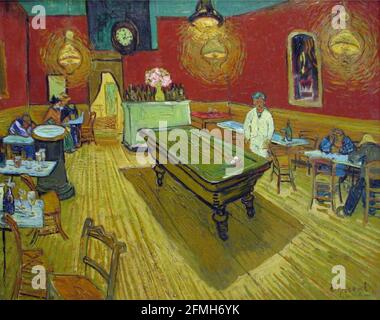 Œuvre d'art Vincent van Gogh intitulée The Night Cafe - le café de nuit. Une table de billard se trouve sur la scène centrale et les clients sont assis sur les tables à côté. Banque D'Images