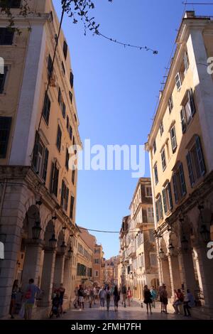 Rues de la vieille ville de Corfou : maison de façade. Île de Kerkyra, Grèce. Banque D'Images