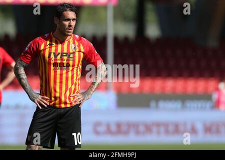 Benevento, Italie. 09e mai 2021. Nicolas Viola (Benevento) pendant la série UN match entre Benevento Calcio et Cagliari Calcio au Stadio Comunale Ciro Vigorito à Benevento (photo de Giuseppe Fama/Pacific Press) Credit: Pacific Press Media production Corp./Alay Live News Banque D'Images