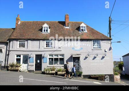 Le pub Shepherd Neame des trois Mariners à Oare, près des marais d'observation des oiseaux, près de Faversham, dans le Kent, au Royaume-Uni Banque D'Images