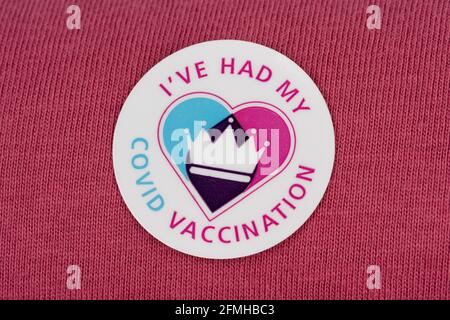 Je porte un badge qui indique « J'ai eu ma vaccination contre le covid » sur les vêtements d'une personne. Banque D'Images