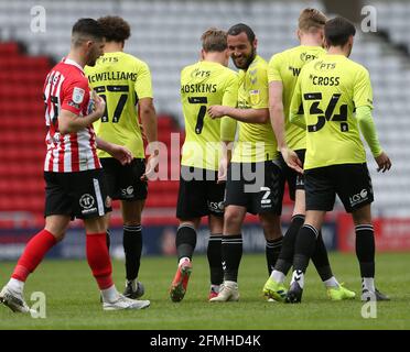 SUNDERLAND, ROYAUME-UNI. 9 MAI Sam Hoskins de Northampton Town célèbre après avoir marquant leur premier but lors du match Sky Bet League 1 entre Sunderland et Northampton Town au stade de Light, Sunderland, le dimanche 9 mai 2021. (Credit: Mark Fletcher | MI News) Credit: MI News & Sport /Alay Live News Banque D'Images