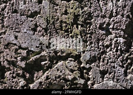 un mur fortement porté par les agents atmosphériques Banque D'Images