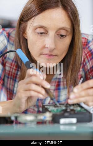 Éléments de soudure femme circuit board
