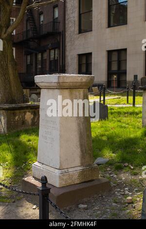 Le Granary est le 3ème plus ancien cimetière de Boston. Cinq victimes du massacre de Boston sont enterrées ici, et 3 signataires de la Déclaration d'indépendance le sont Banque D'Images