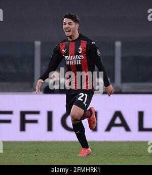 Turin, Italie. 9 mai 2021. Le Brahim Diaz d'AC Milan célèbre lors d'un match de football entre le FC Juventus et l'AC Milan à Turin, Italie, le 9 mai 2021. Credit: Federico Tardito/Xinhua/Alamy Live News Banque D'Images