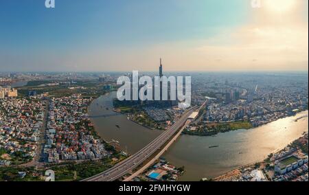 Vue sur drone photo de la ville de Ho Chi Minh matin Banque D'Images