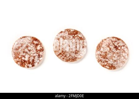 Lebkuchen, ou Elisen, biscuits traditionnels allemands de pain d'épice de Noël, photo de haut sur fond blanc Banque D'Images