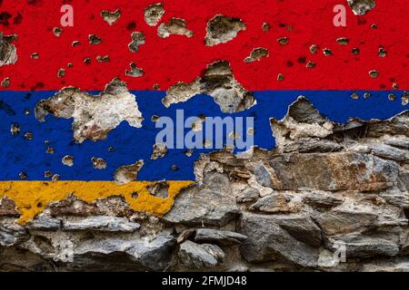 Concept de la situation politique en Arménie avec un drapeau peint sur un mur fissuré avec des trous. Illustration 3D. Rendu 3D Banque D'Images