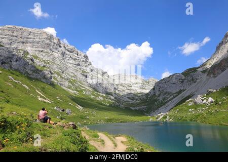 Lac alpin de Partnunsee près de Sankt Antönien dans les alpes suisses, Grisons, Suisse 2020 Banque D'Images