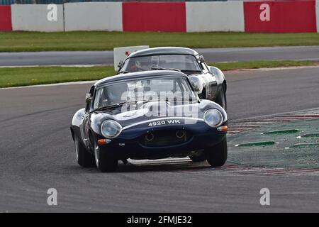 John Clark, Miles Griffiths, Jaguar E-Type, Jaguar Classic Challenge for Pre-66 Jaguar Cars, Donington Historic Festival, Donington Park, Angleterre, mai Banque D'Images