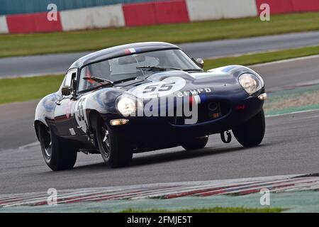 Martin Melling, Jason Minshaw, Jaguar E-Type, Jaguar Classic Challenge for Pre-66 Jaguar Cars, Donington Historic Festival, Donington Park, Angleterre, M. Banque D'Images