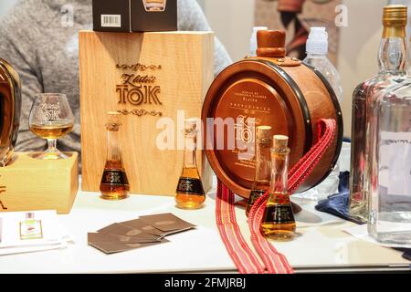 Photo de plusieurs rakijas à Belgrade, Serbie. Rakia, rakija ou Raki est le terme collectif de brandy de fruits populaire dans les Balkans. Banque D'Images