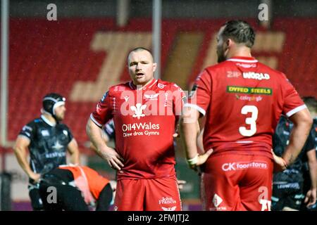 Llanelli, pays de Galles. 8 mai 2021. Le capitaine des Scarlets Ken Owens lors du match de la coupe arc-en-ciel Guinness PRO14 entre Scarlets et Osprey au parc y Scarlets à Llanelli, pays de Galles, Royaume-Uni, le 8 mai 2021. Les stades sportifs du Royaume-Uni restent soumis à des restrictions strictes en raison de la pandémie du coronavirus, car les lois de distanciation sociale du gouvernement interdisent aux fans à l'intérieur des lieux, ce qui entraîne des matchs à huis clos. Crédit : Duncan Thomas/Majestic Media/Alay Live News. Banque D'Images