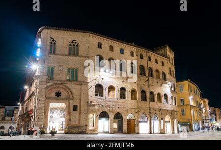 Architecture de Pérouse la nuit en Italie Banque D'Images