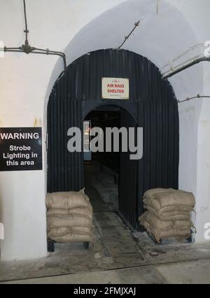 Refuge de RAID aérien de la Seconde Guerre mondiale dans les tunnels de guerre de l'île Channel de Jersey. Banque D'Images