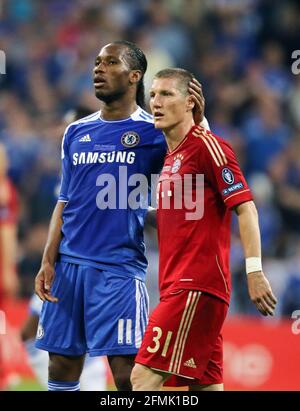 Didier Drogba ( Chelsea ) Bastian SCHWEINSTEIGER Fussball Championsleague final FC Chelsea - FC Bayern Muenchen 2011 / 2012 UEFA Champions League final FC Chelsea - FC Bayern 5:4 munich 19. 5. 2012 © diebilderwelt / Alamy stock Banque D'Images