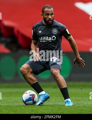 Bryan Mbeumo de Brentford en action pendant le match du championnat Sky Bet au stade Ashton Gate, à Bristol. Date de la photo: Samedi 8 mai 2021. Banque D'Images