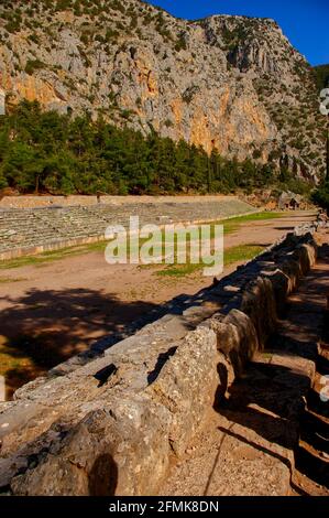 Ancien stade de Delphes, Grèce en été Banque D'Images