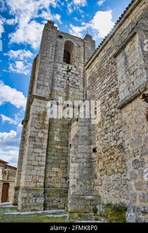 Église Saint-Pierre dans le village de Montealegre de Campos, province de Valladolid, Espagne Banque D'Images