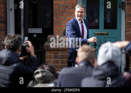 10/05/2021. Londres, Royaume-Uni. Le chef du Parti travailliste Sir Keir Starmer quitte son domicile de Londres. Plus tard aujourd'hui, il devrait assister à une réunion du Cabinet fantôme . Crédit photo : George Cracknell Wright Banque D'Images