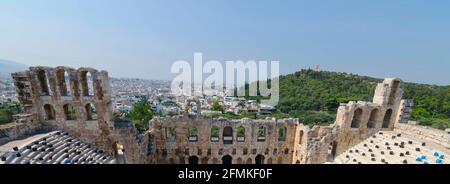 Ancien Odéon de Herodes Atticus Théâtre romain sous les ruines de l'Acropole, avec vue sur la ville d'Athènes, Grèce, en été ensoleillé jour Banque D'Images