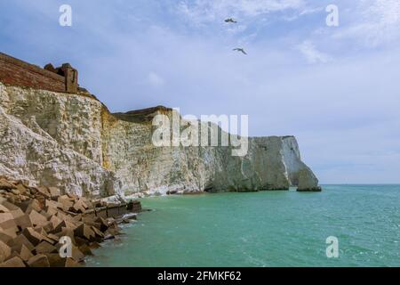 La falaise de craie de Seaford Head à Seaford, dans le Sussex, au Royaume-Uni, une région sensible à l'érosion et au glissement de terrain. Banque D'Images