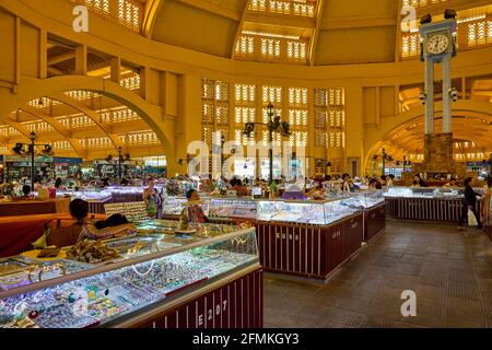 PSAR Thmei ancien style art déco marché central intérieur Phnom Penh Cambodge Banque D'Images