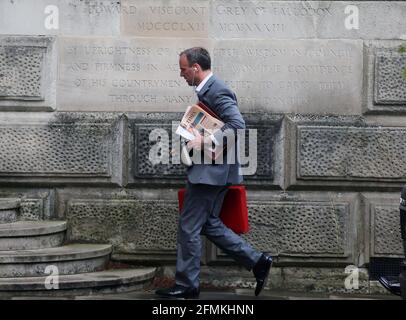Londres, Angleterre, Royaume-Uni. 10 mai 2021. DOMINIC RAAB, secrétaire d'État britannique aux Affaires étrangères et premier secrétaire d'État, arrive au bureau des Affaires étrangères et du Commonwealth. Credit: Tayfun Salci/ZUMA Wire/Alay Live News Banque D'Images