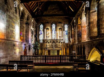 Reredos sur l'autel de l'église Saint-Aidan, Bamburgh, Northumberland Banque D'Images