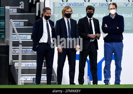 Turin, Italie. 09 mai 2021. (G-D) Fabio Paratici, directeur général de Juventus FC, Pavel Nedved, vice-président de Juventus FC, Andrea Agnelli, président de Juventus FC, et John Elkann, président-directeur général d'Exor, parlent avant le match de football Serie A entre Juventus FC et AC Milan. AC Milan a remporté 3-0 victoires sur Juventus FC. Credit: Nicolò Campo/Alay Live News Banque D'Images