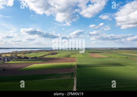 Paysage rural depuis une vue plongeante, photo prise à partir d'un drone. Banque D'Images