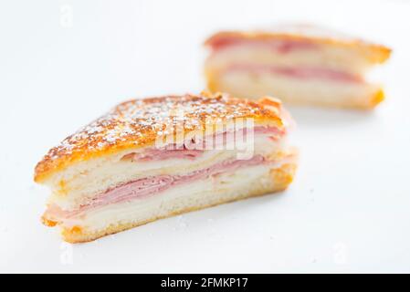 Sandwich monte cristo, vue sur la façade de la framboise Banque D'Images