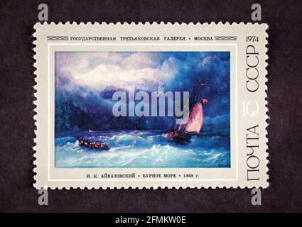 Tambov, Fédération de Russie - 02 octobre 2013 tampon d'affranchissement de l'URSS la mer d'ormy par Ivan Aivazovsky (1868). 1974 ans. Arrière-plan noir. Banque D'Images