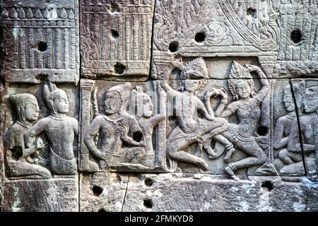 Bas-relief de danse Apsaras, le Bayon, Angkor Thom, Parc archéologique d'Angkor, Siem Reap, Cambodge Banque D'Images