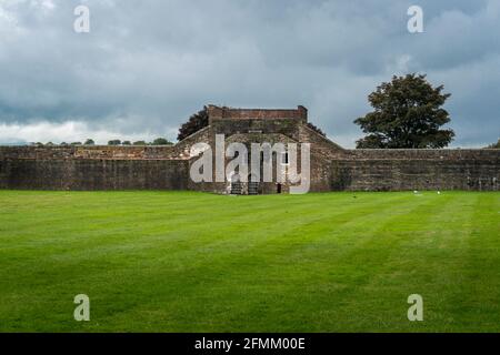 Les murs rouges bricolés du château de Carlisle, Cumbria, Royaume-Uni Banque D'Images