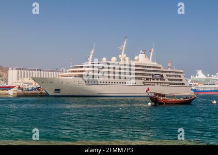 MUSCAT, OMAN - 22 FÉVRIER 2017 : le Fulk al Salamah, yacht du Sultan Qaboos, amarré dans le port de Mutrah. Banque D'Images