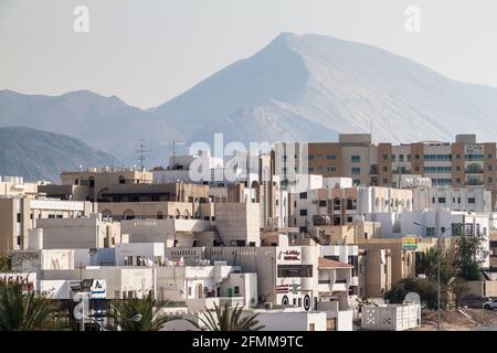 MUSCAT, OMAN - 21 FÉVRIER 2017 : ligne d'horizon du quartier d'Al Khuwair à Muscat, Oman Banque D'Images