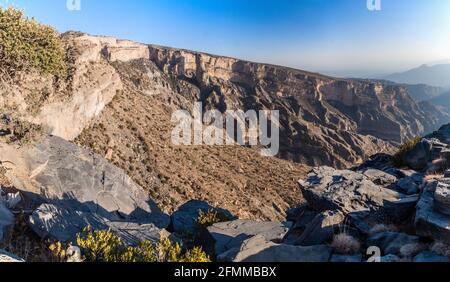 Canyon Wadi Ghul dans les montagnes Hajar, Oman Banque D'Images