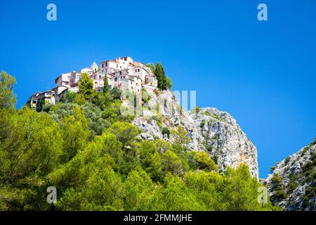 Le village de Peillon, Provence, Sud de la France Banque D'Images