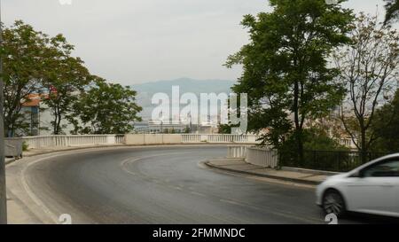 KONAK, TURQUIE - 29 avril 2020 : vue sur Varyant Street à Izmir. Varyant Street est la vieille rue d'Izmir Banque D'Images