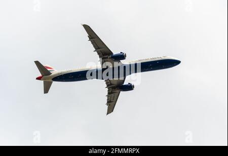 Heathrow, Royaume-Uni - août 03 2019 : British Airways Airbus A321-231 enregistrement G-EUXG, numéro de vol BA562, départ de l'aéroport d'Heathrow en cours Banque D'Images
