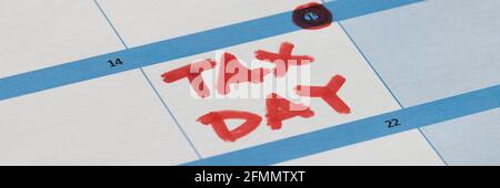 La date de déclaration d'impôt est indiquée en rouge sur le calendrier Banque D'Images