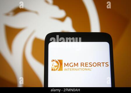 Ukraine. 10 mai 2021. Sur cette photo, le logo MGM Resorts International apparaît sur l'écran d'un smartphone. (Photo de Pavlo Gonchar/SOPA Images/Sipa USA) crédit: SIPA USA/Alay Live News Banque D'Images