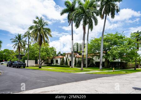 Photo d'une maison de luxe sur l'île de la Gorce à Miami Beach Florida USA Banque D'Images