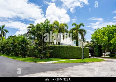 Photo d'une maison de luxe sur l'île de la Gorce à Miami Beach Florida USA Banque D'Images